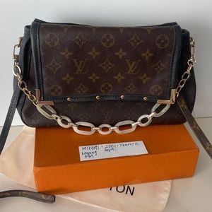 Authentic 2001 Louis Vuitton Looping PM #M10091